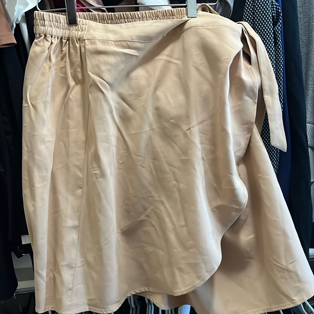 Tan skort